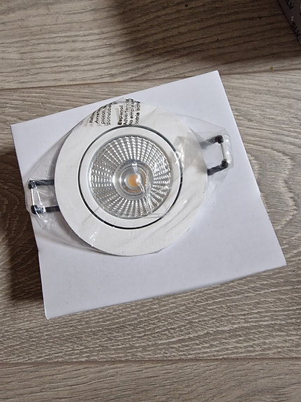 LED-alasvalot TRIA 68 LED 2 kpl