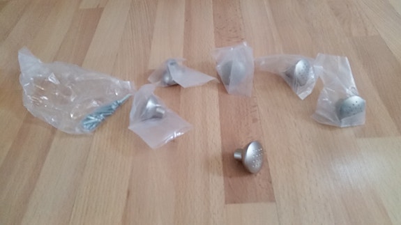 Kaapinoven laatikon nupit vetimet metallia 6kpl