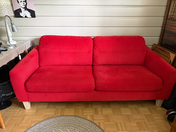Punainen 3 hengen sohva