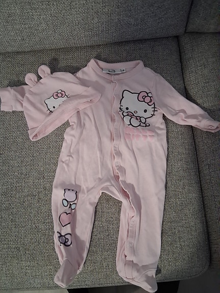 Hello Kitty yöpuku