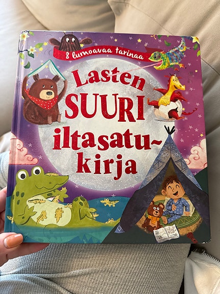 Lasten Suuri Iltasatukirja satukirja