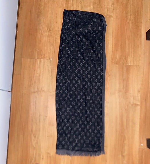 Louis vuitton scarf monogram