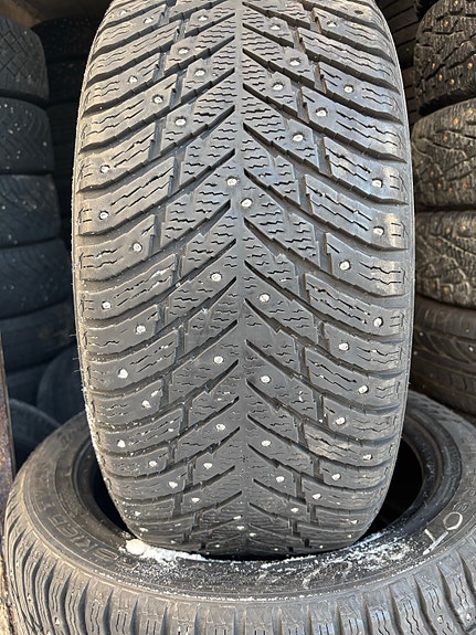 Nokian Hakkapeliitta 10 245/45R18 nastarenkaat