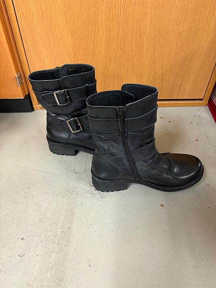 Naisten bootsit