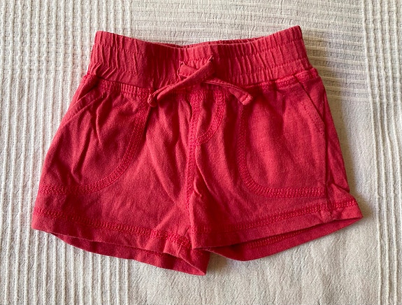 Ciraf punaiset shortsit, 62