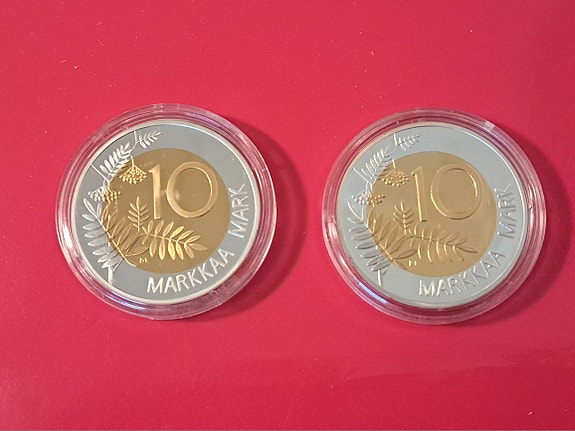 Hopeaa .925, Suomen markan historia -mitaleja 2 kpl, n. 57 g