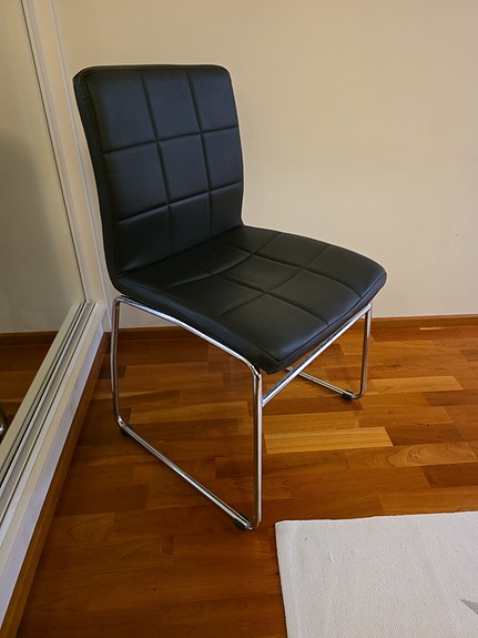 Nahkainen tuoli musta/kromi