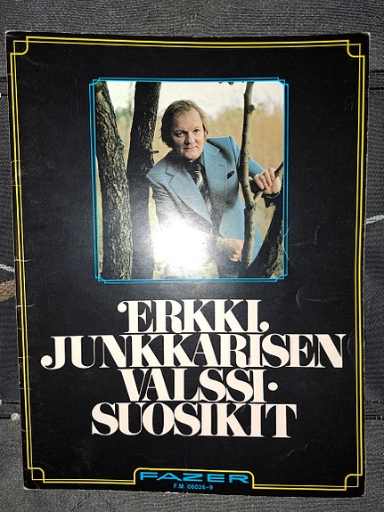 Vanha Erkki Junkkarinen Nuottivihko  "VALSSISUOSIKIT"