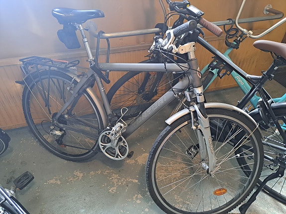 Tunturi 27,5-28" Hybridi pyörä 28-vaihdetta.