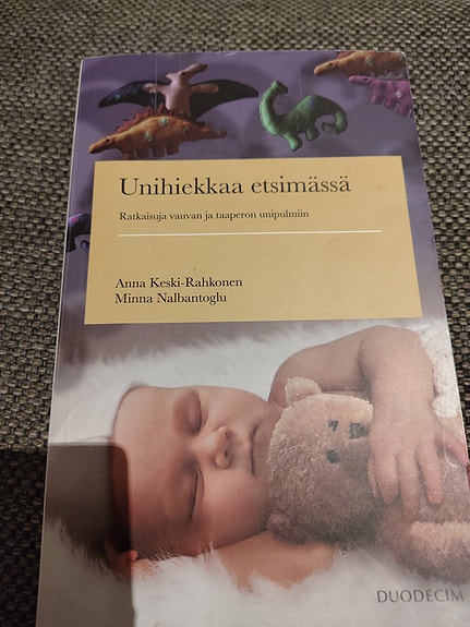 Unihiekkaa etsimässä- kirja