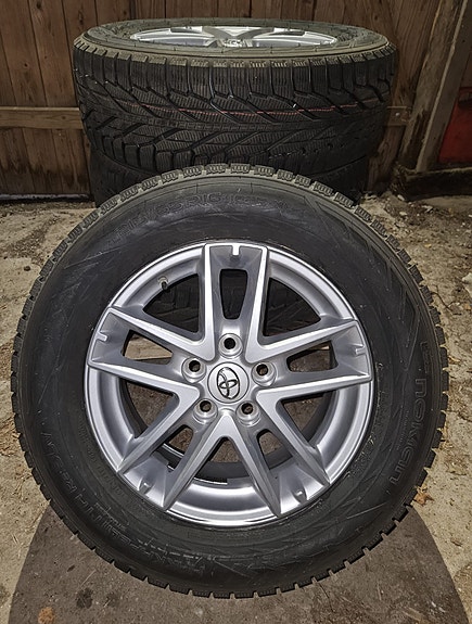 Toyota chr 16" vanteet ja kitkarenkaat