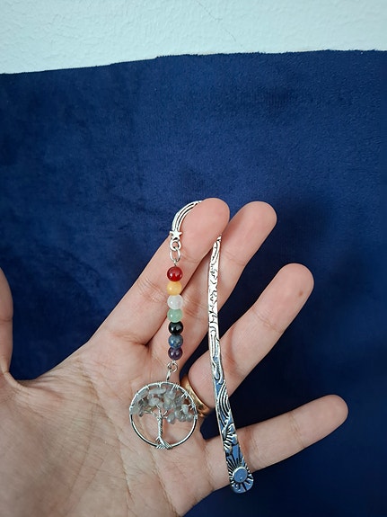 Metallinen kirjanmerkki elämän puu
