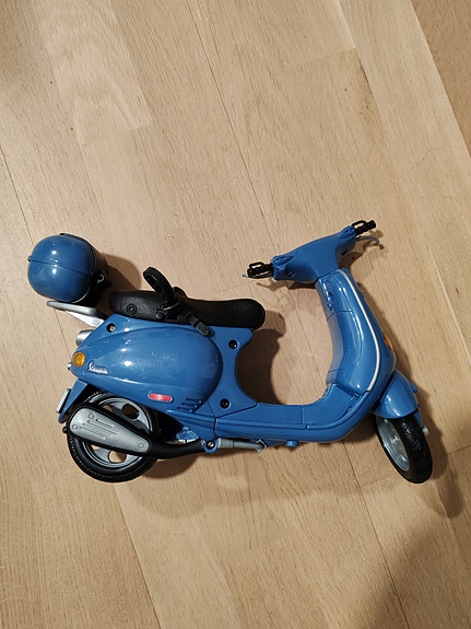Vespa Barbie