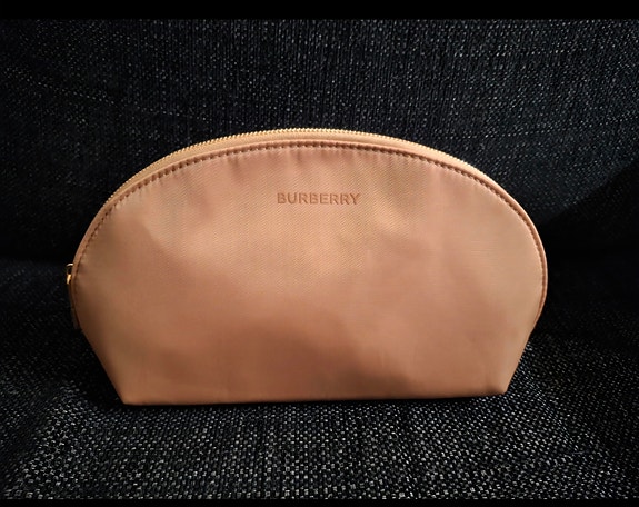 Burberry meikkipussi