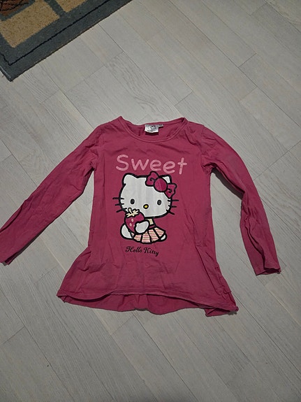 Hello Kitty paita koko 116 vaaleanpunainen