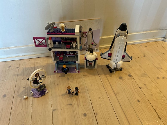 LEGO Friends Olivian avaruusasema
