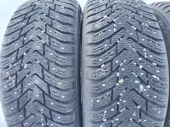 215/60-17 nastarenkaat