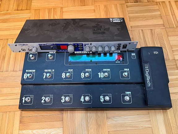 DigiTech GSP1101 Multi-Effects Preamp & Processor ja Control 2 -jalkakytkin