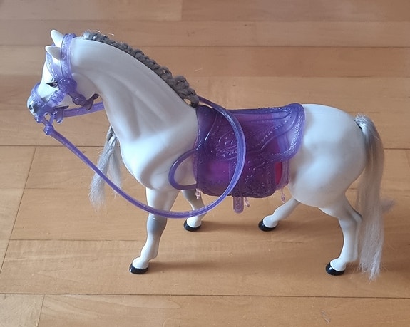 Barbie hevonen ja ratsastusasu