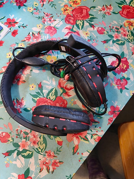 Mikrofoni stereo kuulokkeet