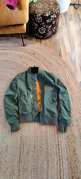 Alpha Industries Bomber pilottitakki
