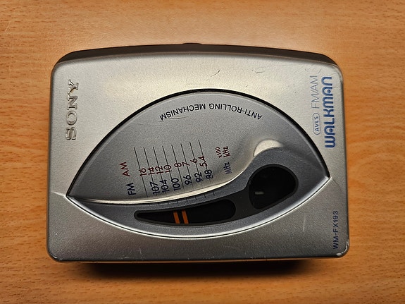Sony Walkman WM-FX 193 radio- ja C-kasettisoitin (harmaa)
