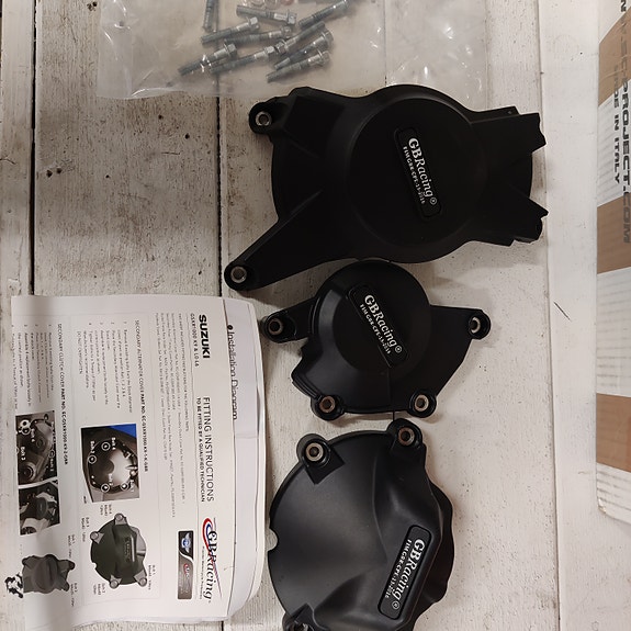 Gsx-r 1000 Gp racing moottorinsuojat