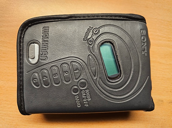 Sony Walkman WM-FX 271 radio- ja C-kasettisoitin