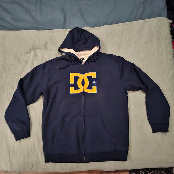 UUSI! DC shoes huppari karvavuorella (XL)
