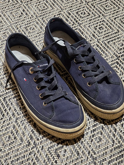 Tommy Hilfiger siniset tennarit koko 40