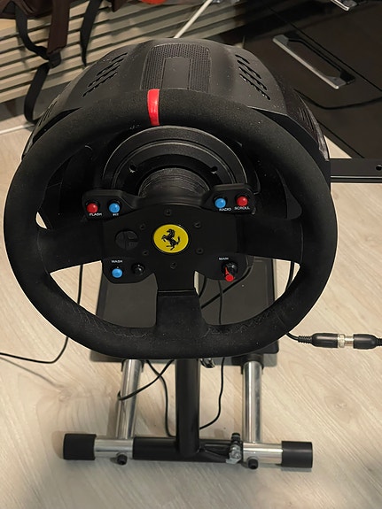 Thrustmaster T300 Ferrari Alcantara + T3PA-polkimet