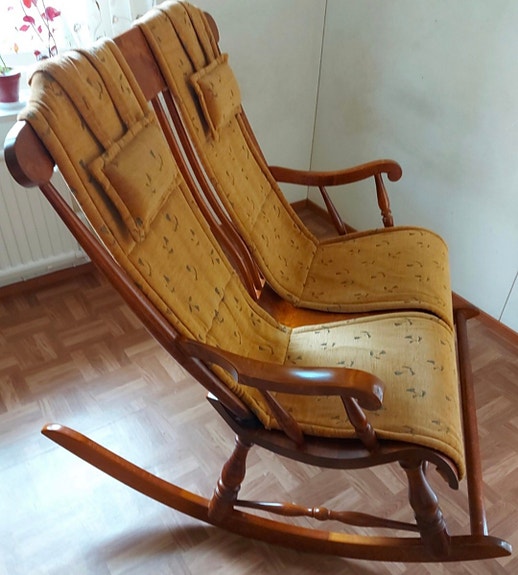 Kahdenistuttava keinutuoli