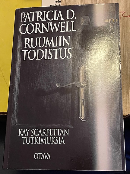 Cornwell Ruumiin todistus (nimikirjoitus)