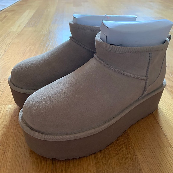 UGG Vaaleanruskeat (beige) Saappaat koko 37