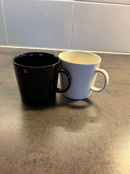 Iittala Teema muki musta ja valkoinen
