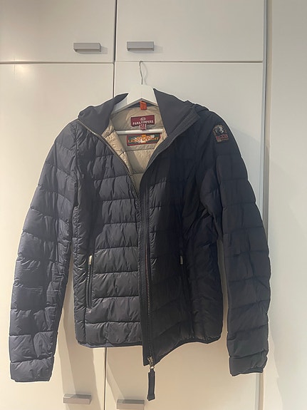 Myynnissä parajumpers ja north face takit