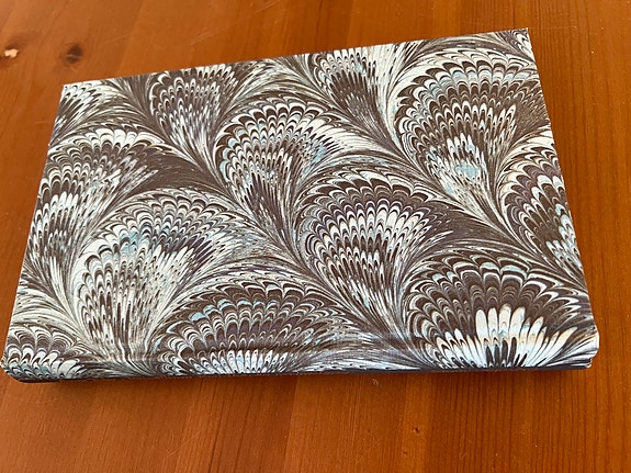 Anne Tyler: Päivällinen Koti-ikävän ravintolassa