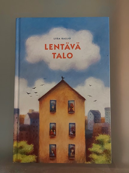 Kuvakirja Lentävä Talo (Liisa Kallio)