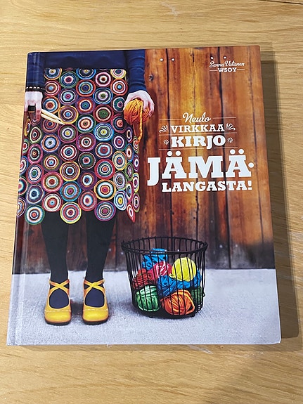 Neulo, virkkaa, kirjo jämälangasta