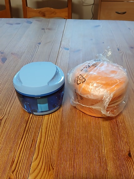Tupperware yrttileikkuri