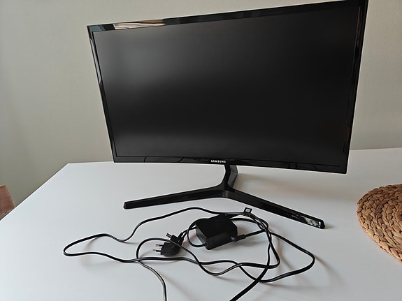 Samsung näyttö 23"