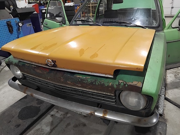 Opel kadett c konepelti