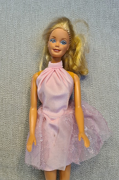 Barbie -nukke, aito Mattel