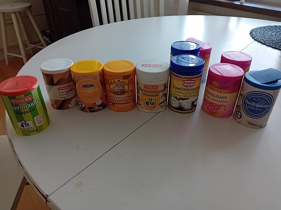 Vanhat maustepurkit, kaikki 10e