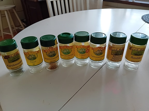 Vanhat maustepurkit, Meira kaikki 10e