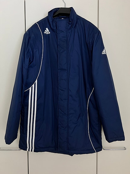 Puolipitkä Adidas toppatakki, koko UK 42/44 (EU 52/54)