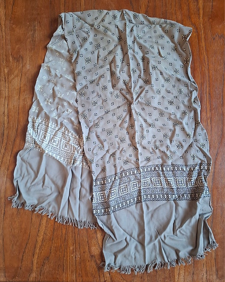 Vintage kaulahuivi, harmaa kuviollinen