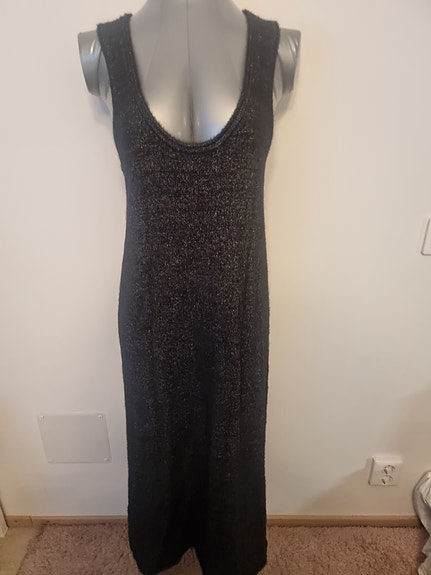 Zara Knit naisten maksimekko M musta meleerattu
