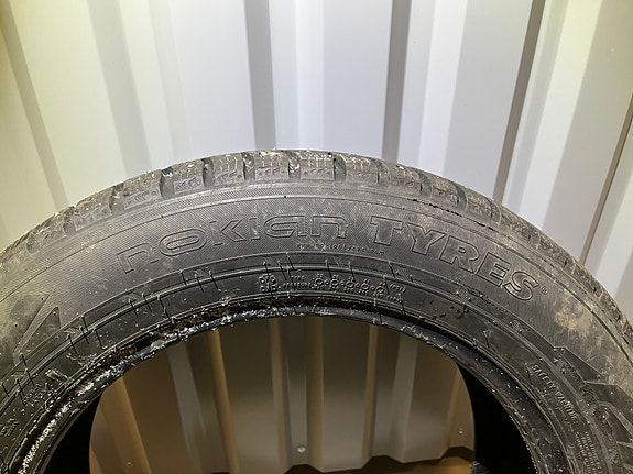 Nokian nastat 215/60R17