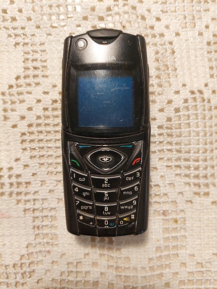 Nokia matkapuhelin musta